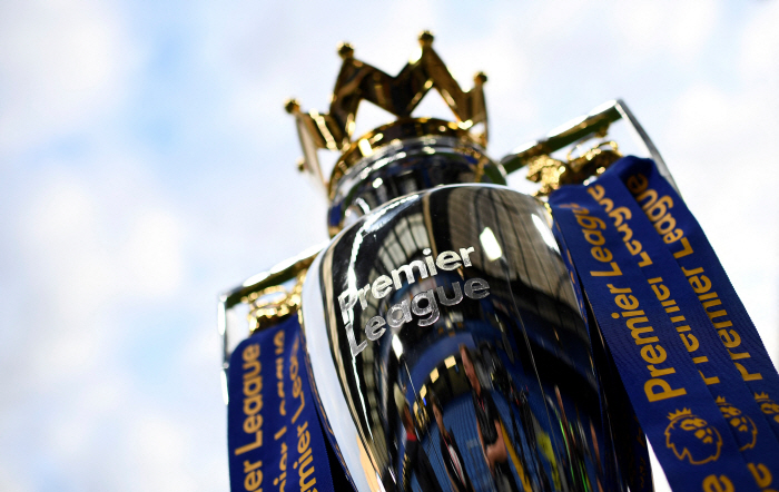'EPL 충격 은폐'...2년 전 우승 트로피 일부 도난 "아직도 부품 …