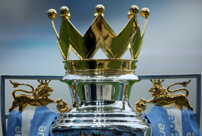 'EPL 충격 은폐'...2년 전 우승 트로피 일부 도난 "아직도 부품 …