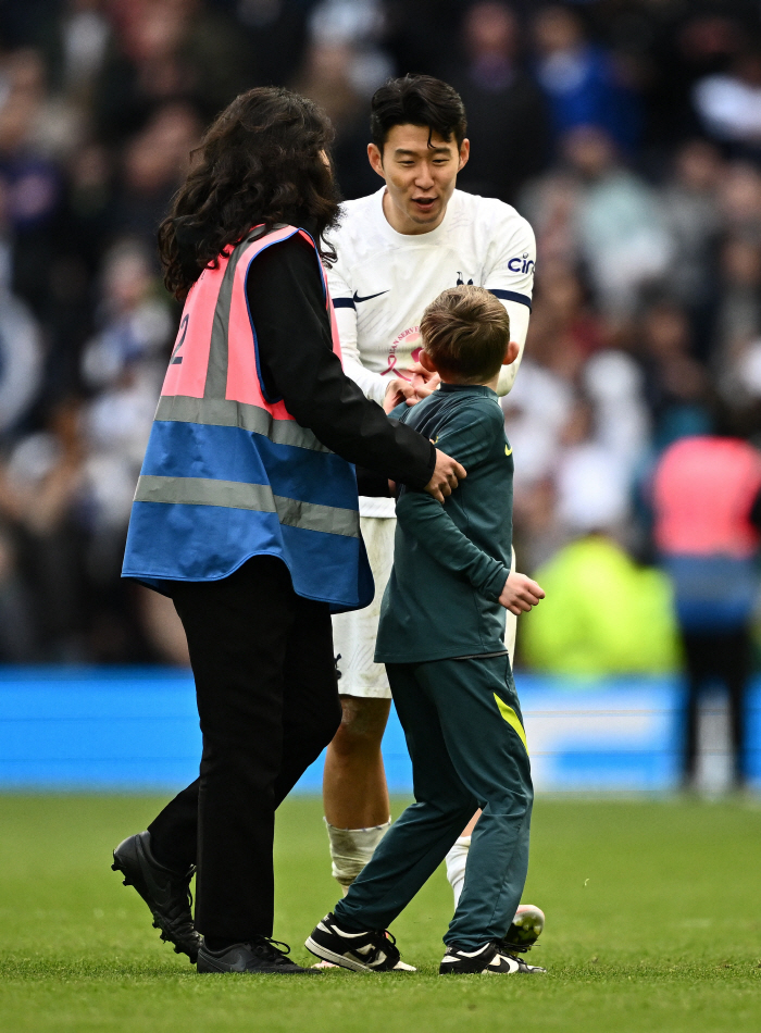 '미국시장 2배' 한국팬이 우습나 → 토트넘, SON 인종차별 무시하며 …