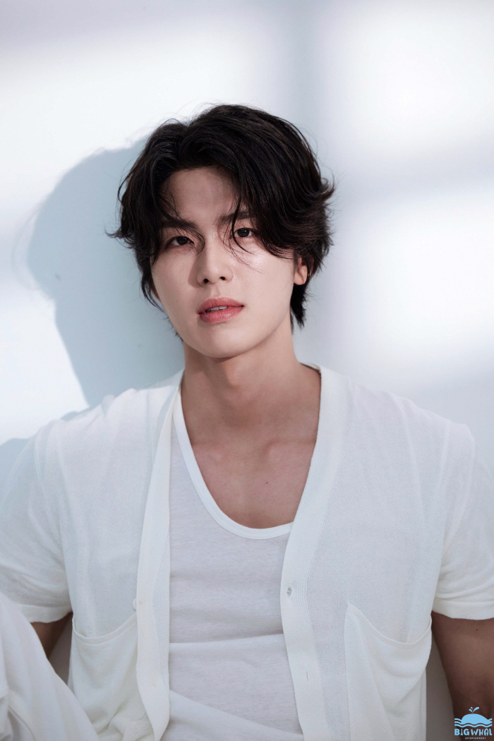 '세자가 사라졌다' 서재우, 소년미와 남성미 사이…새 프로필 공개