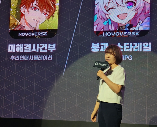 (서울=연합뉴스) 김주환 기자 = 황란 호요버스 코리아 지사장이 20일 서울 강남구에서 열린 '젠레스 존 제로' 출시 기자 간담회에서 취재진에 인사하고 있다. 2024.6.20 jujuk@yna.co.kr