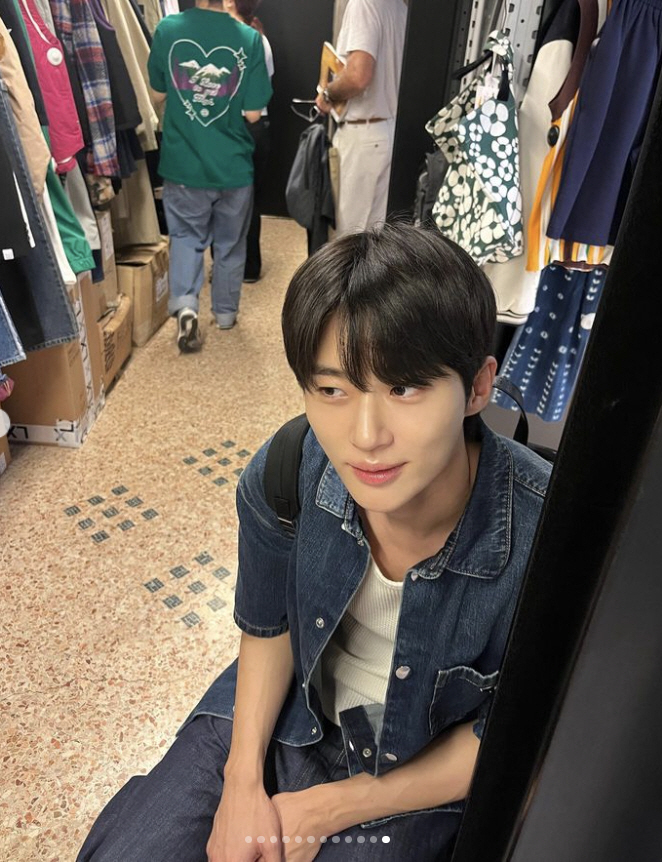 변우석, 밀라노 거리를 런웨이로 만든 '189cm 문짝 남신'[SC이슈]