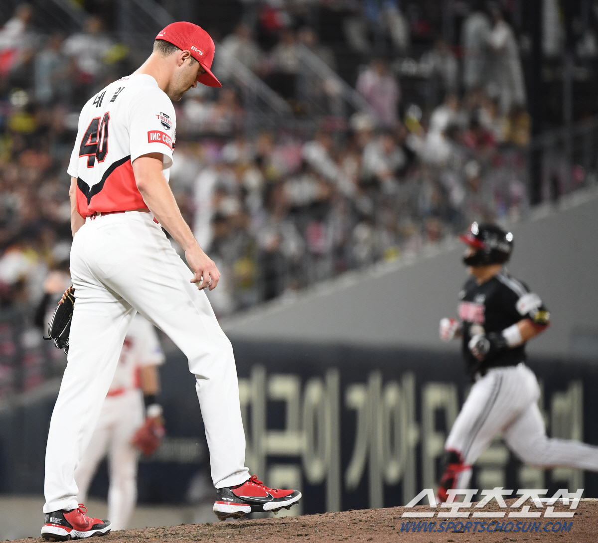 '12경기 2홈런→3경기 4홈런...' 호투하다 쾅! 스위퍼 최강 에이스…