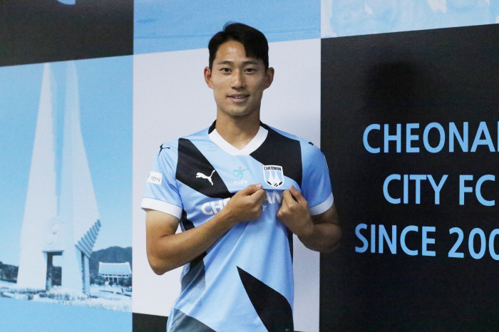 [오피셜]"프로 꿈 이뤘다" 천안시티FC, 중원 강화 위해 공격형 MF …