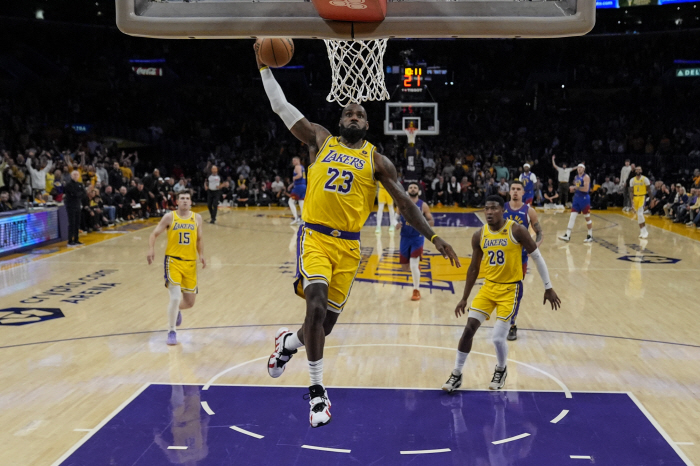 NBA FA 톱 30. 1위 르브론 제임스, 2위 폴 조지. 골스와 결별…