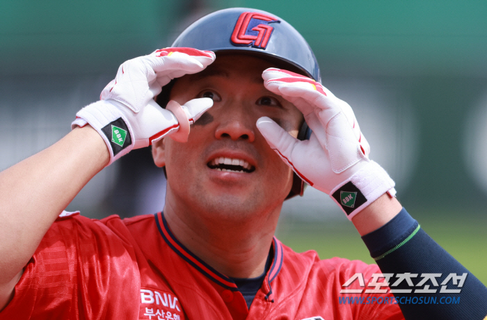 캡틴이 돌아왔다! 전준우, 복귀 첫 실전서 홈런포 쾅…'6월 타율 0.3…