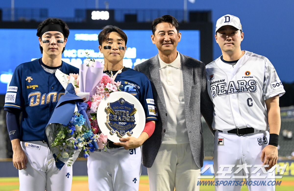 야구팬 모두 한마음으로 축하, 2505안타 숨은 조력자-레전드도 한 자리…