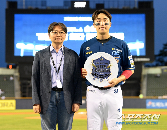 야구팬 모두 한마음으로 축하, 2505안타 숨은 조력자-레전드도 한 자리…