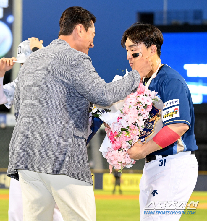 '감사합니다' 팬과 상대 팀 박수 잊지 않았던 안타 머신의 인사, 승리까…