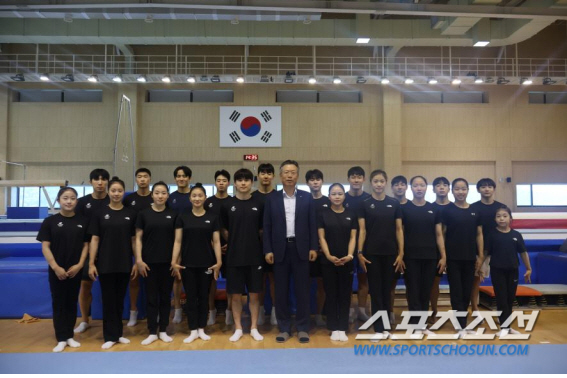 "힘내라!대한민국 체조" 전중선 대한체조협회장 파리올림픽 선수단 격려..…