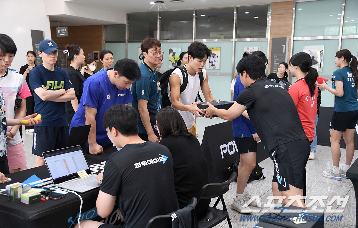 "진천에 온 '파워에이드X프리주' 깜짝기프트" 황선우X여서정X장우진 등 …