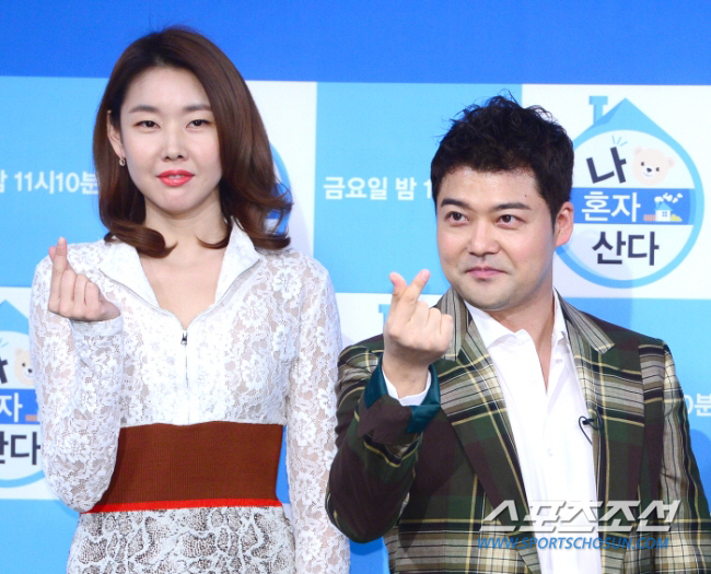 [종합] "피곤해 보여"…한혜진, '前남친' 전현무 등판에 미소→팬들 '…