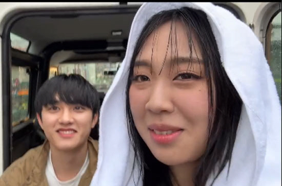 '실화야?' 이영지, 도경수 '볼뽀뽀' 받고 "완전 기분이 째져다" [S…