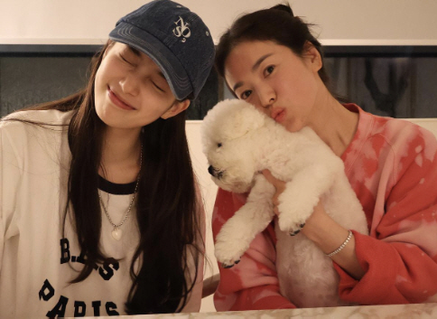 "예쁜 수지♥" 송혜교·수지, '13살 나이차' 뛰어넘은 예쁜 우정  […