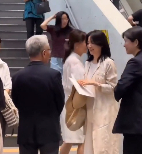 [SCin스타] 이영애도 보러 갔다! 연극 벚꽃동산 목격담 '화제'