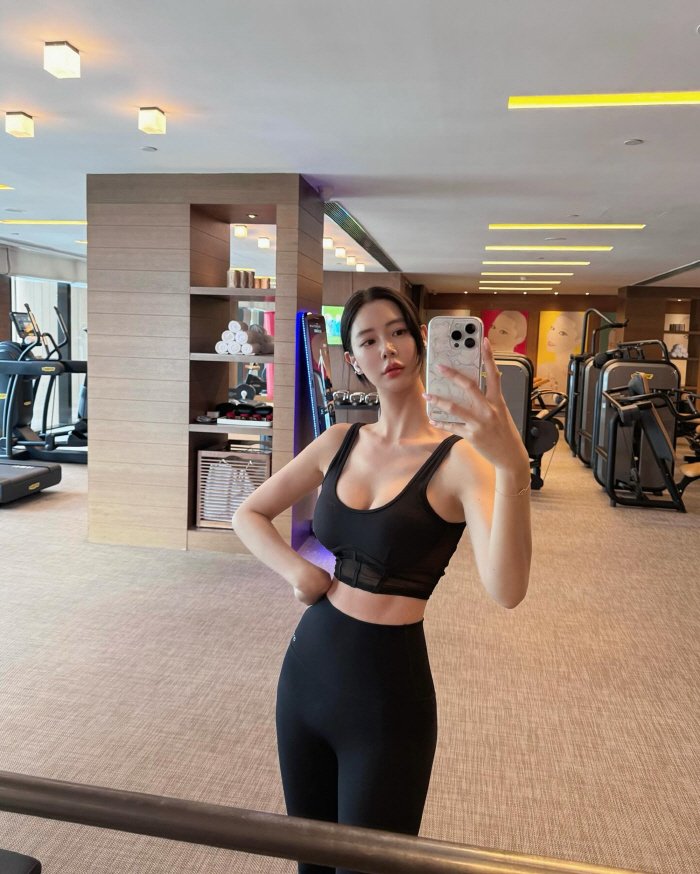 클라라, 압도적 몸매 비결.."이렇게 운동을 하니 몸매 안좋을수가"