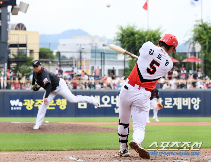 결국 해냈다! KIA 김도영, 한화 류현진 상대 20-20 달성 성공![…