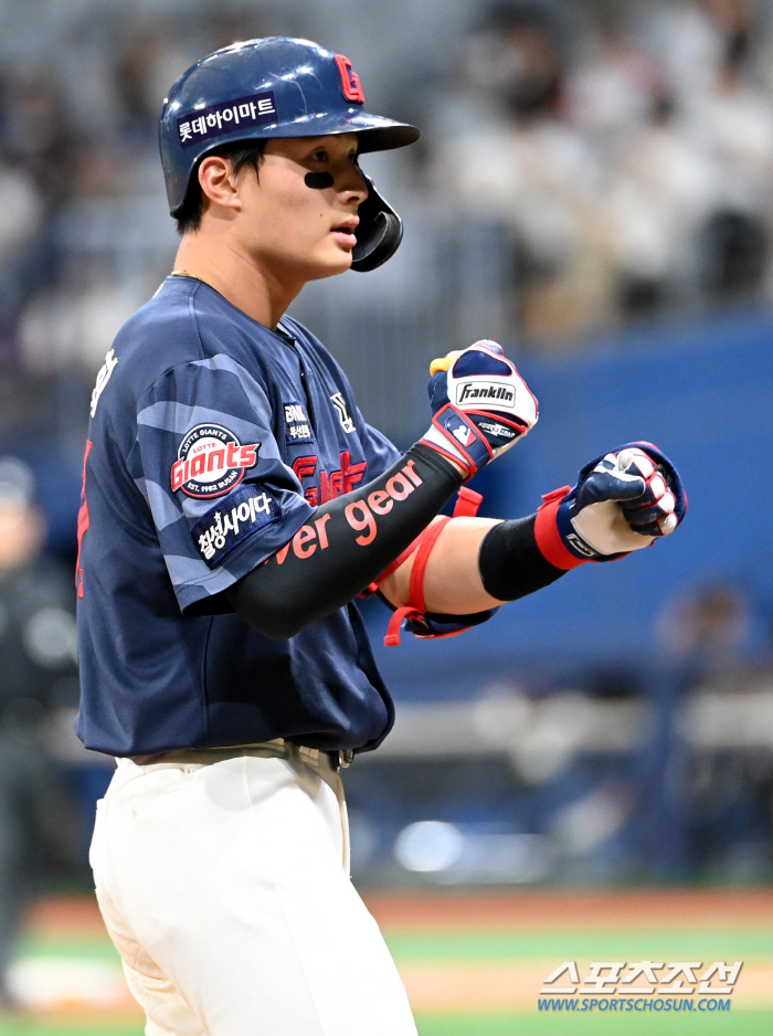 '윤동희+황성빈 6안타 합작→6회 5득점 빅이닝' 롯데, 키움에 10-2…