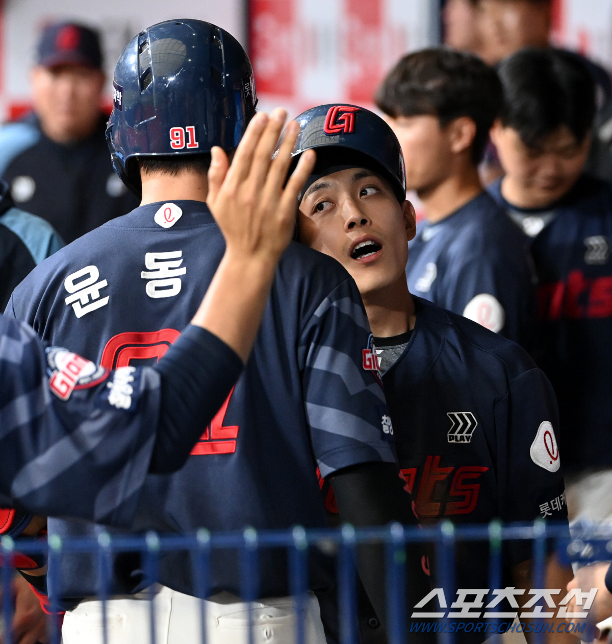 '윤동희+황성빈 6안타 합작→6회 5득점 빅이닝' 롯데, 키움에 10-2…