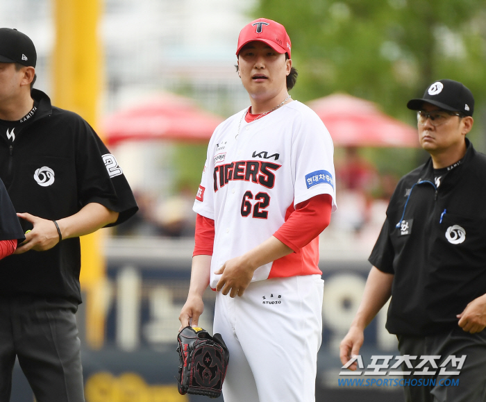 비상! KIA 마무리 정해영 '우측 어깨 통증' 자진 강판![광주 현장]