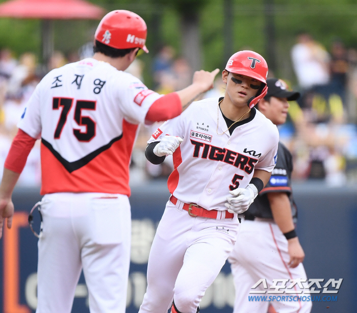 "그건 꼭 적어달라고..." 특별했던 KIA 김도영의 20-20 기념구,…