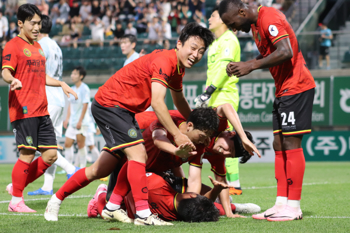 '전북전 승리 후유증도 없다' 잘나가는 김포, 부산 꺾고 '3위 점프'