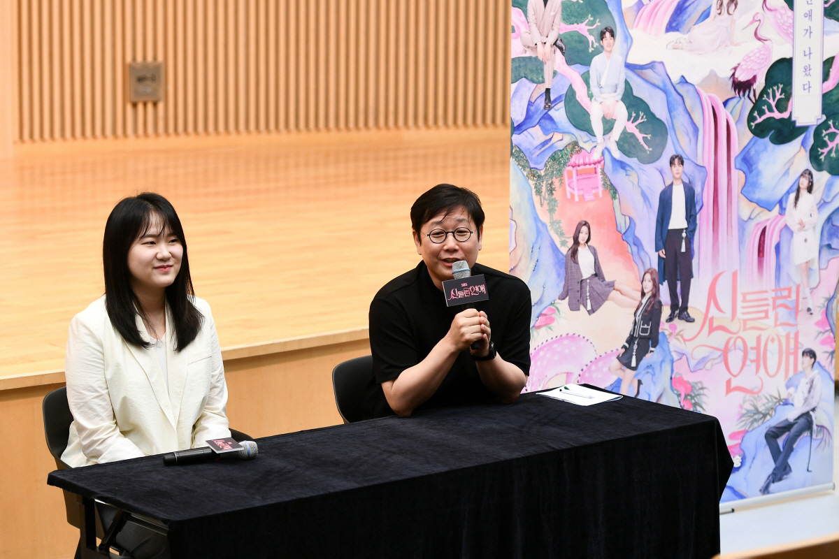 '신들린 연애' 제작진 "두달 간 점술人 1500명 연락…신령님 불허에 …