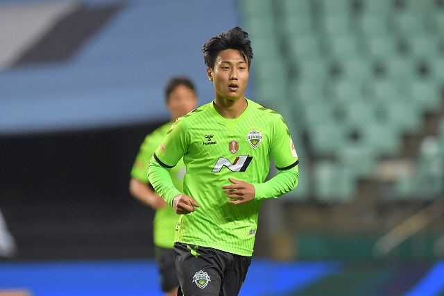 “한국 국가대표가 3부서 뛰는 건 큰 추락”...백승호, ‘EPL 출신’…