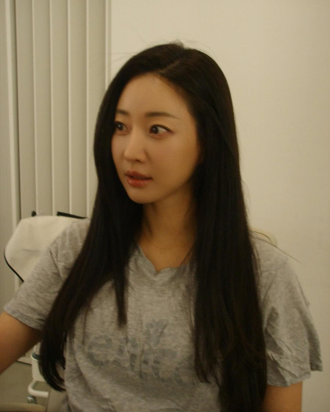 46세 김사랑, 디카로 뽐낸 동안 미모..20대라 해도 믿을 비주얼