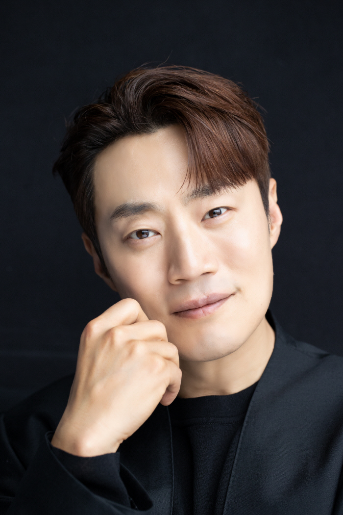 [SC인터뷰] "잘생긴 내 외모, 웃길까 걱정"…'핸섬가이즈' 이희준, …