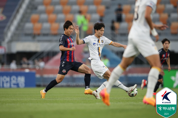 [K리그1 현장리뷰]'정승원 천금 결승골' 수원FC, 광주 1-0 제압하…