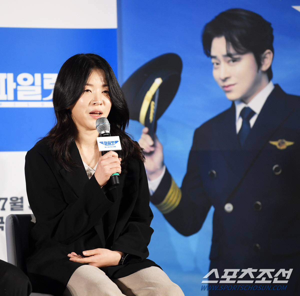 [SC현장] "뭐지? 내가 봐도 예쁘네?"…'파일럿' 조정석, 웃다가 다…