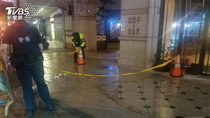 고층 아파트서 추락한 남성, 길가던 여성 덮쳐…1명 사망