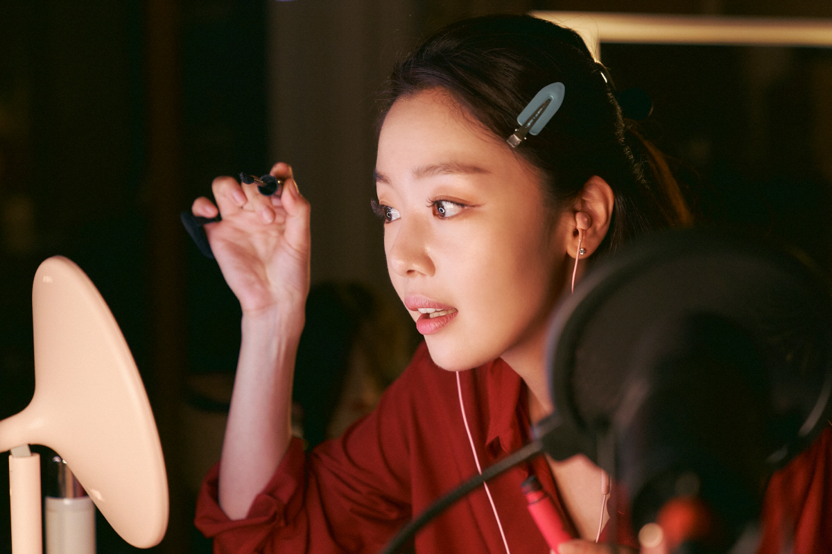 한선화, 조정석과 친남매 된다…ASMR 뷰티 유튜버로 완벽 변신 ('파일…