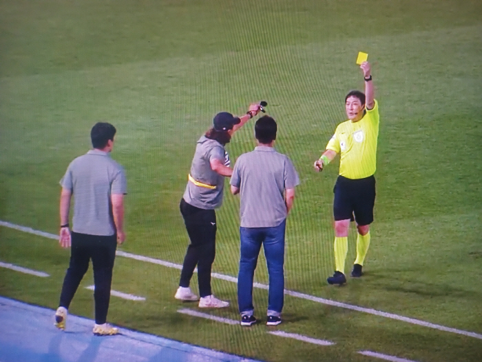 "정신차려! 심판" 성남 팬들은 왜 그렇게 흥분했을까…연속 4골 진기록의…