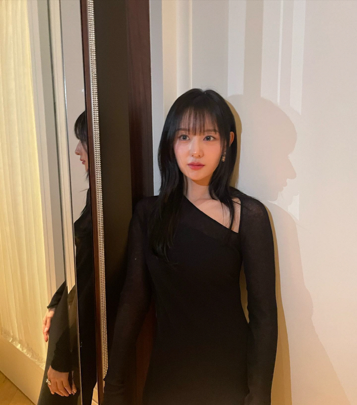 [SCin스타] 도도한 눈매-고혹한 분위기! 김지원의 매혹 셀카
