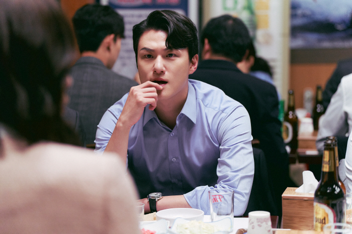 신승호, '여장' 조정석의 매력에 빠져들었다…폼생폼사 파일럿 변신 ('파…