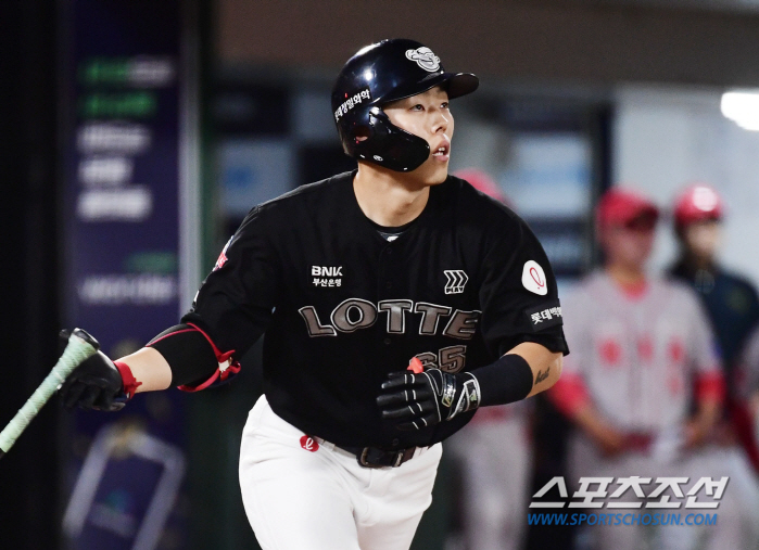 65세 老코치 강력추천→명장의 결단! '돌고돌아 2루' 제자리 찾은 1m…