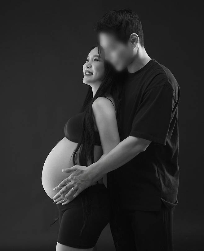 '임신 9개월' 랄랄, 출산 앞두고 "살려주세요"…과감한 볼록 D라인 자…