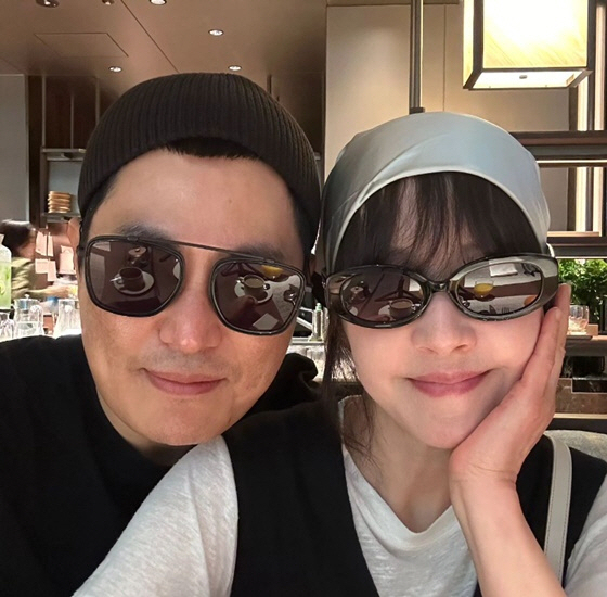 [SC이슈] 딸 서동주도 부러워하네…서정희, ♥6세 연하 김태현과 초밀착…