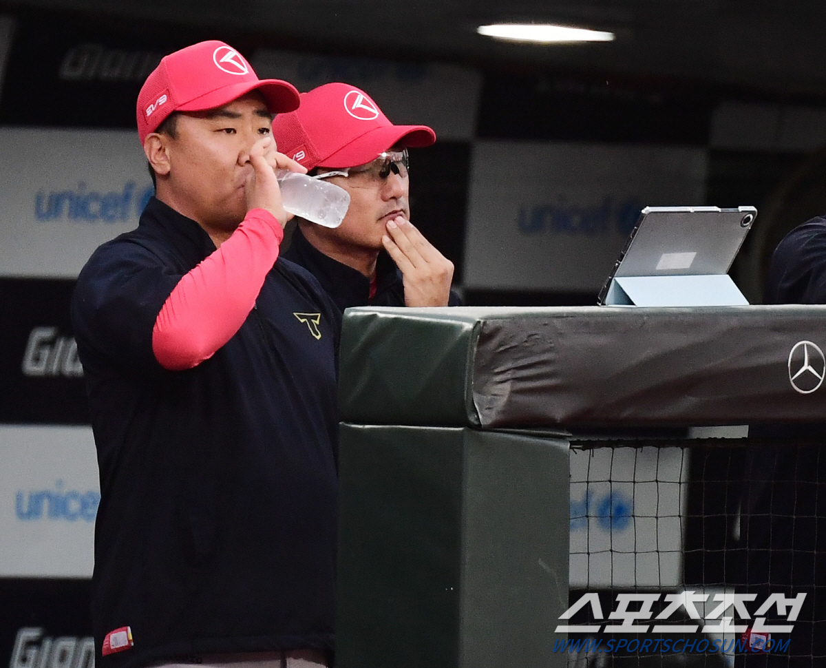 '19이닝 무자책' 윤영철마저 무너졌다! 4회 못채우고 교체…거인공포증 …
