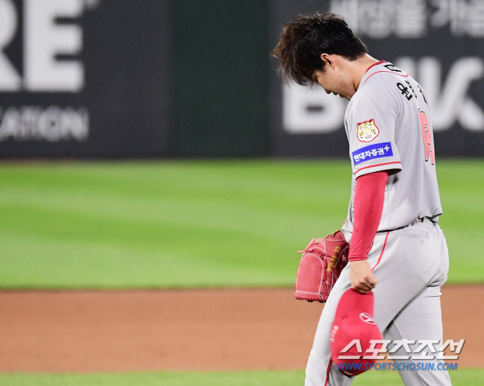'19이닝 무자책' 윤영철마저 무너졌다! 4회 못채우고 교체…거인공포증 …