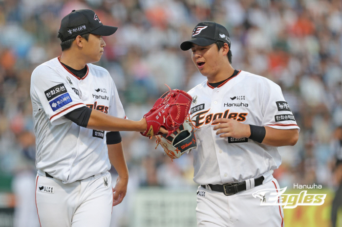 회장님 품에 승리를 안겼다…'황영묵·노시환 홈런&김기중 3승' 한화, 두…