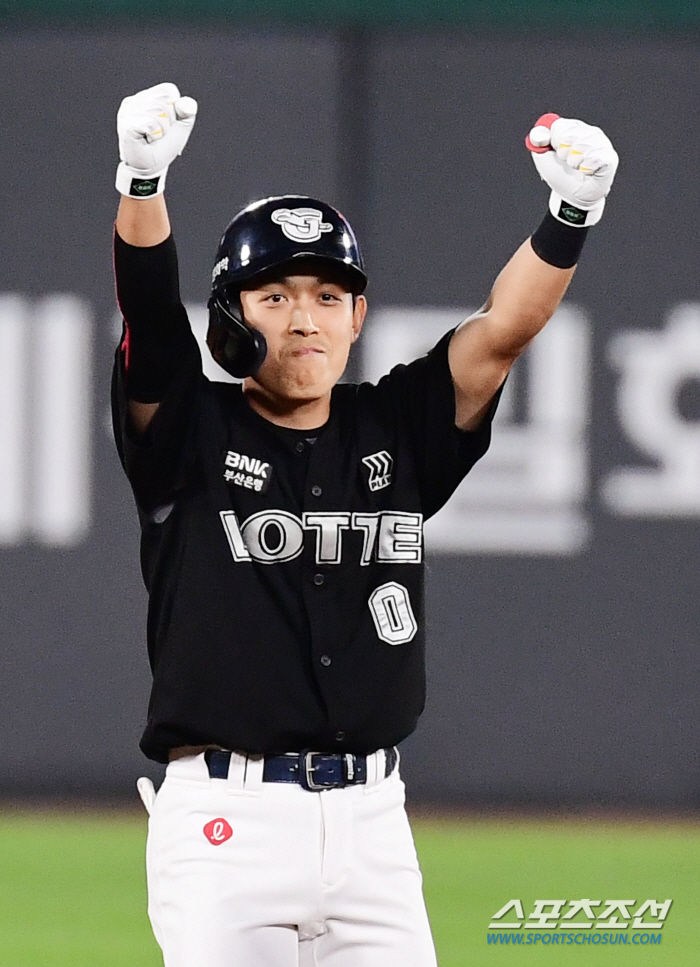 여름은 롯데의 계절? KIA 잡고 4연승 질주! 박세웅 6승 역투→최항 …