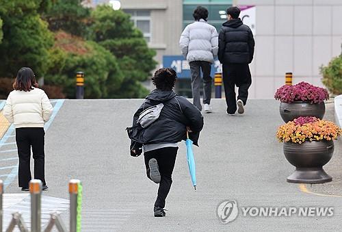 "스타 인강에서 자료 위주 현강으로"…패러다임 바뀐 '수능'