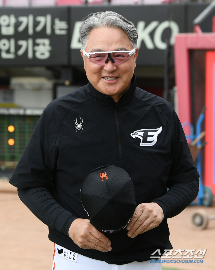오늘 부산에 '달'이 뜬다…907승 김경문vs679승 김태형, 명장 사제…