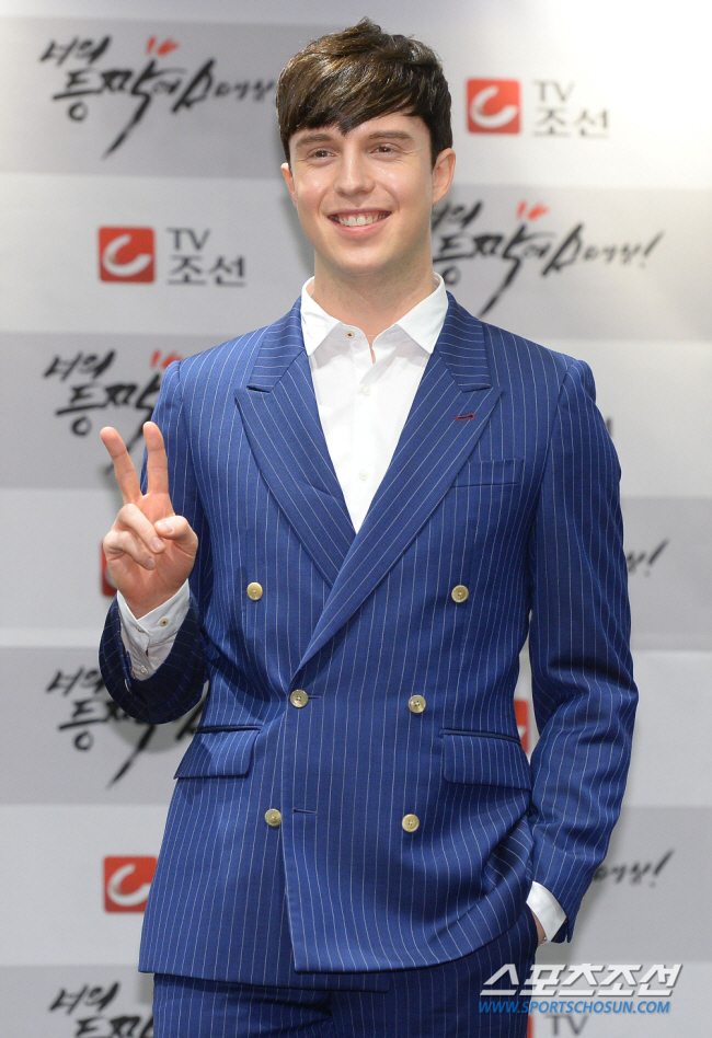 줄리안, '워터밤' 공개 저격 "물 과사용+일회용 LED 초대장 불편"[…