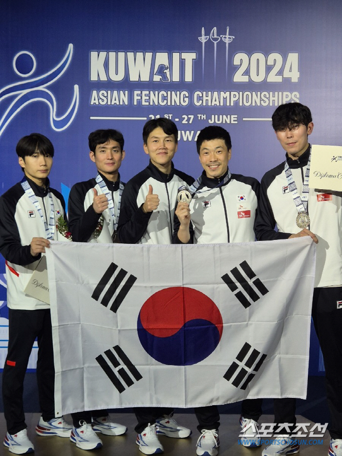 펜싱코리아.日에 뺏겼던 亞정상 탈환! '금4X은2X동5' 화려한 피날레