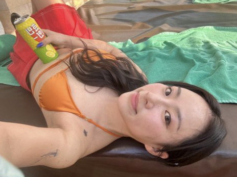 조현아, 10kg 감량 후 비키니까지…효민 옆에서도 잘록한 몸매