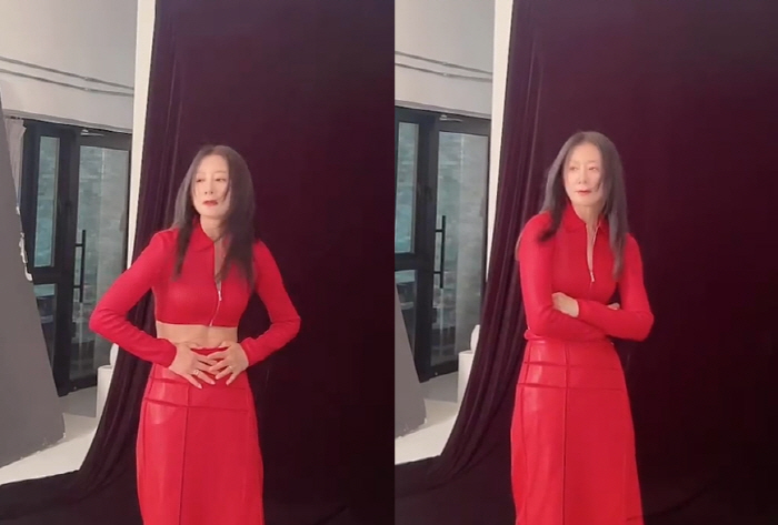 김희애, 57세라 누가 믿겠어…'선명' 복근 드러낸 '파격' 화보